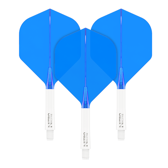 Red Dragon Nitroflite - White Shaft Blue No2 Flights Das Bild zeigt drei blaue Dart-Flights mit weißen Schäften. Sie sind nebeneinander auf schwarzem Hintergrund angeordnet.