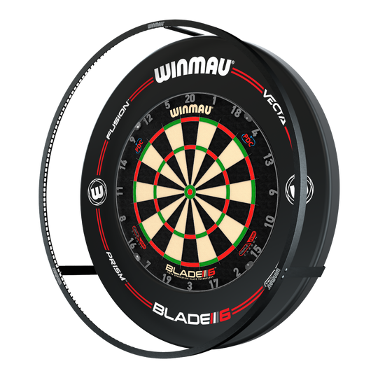 PACCHETTO Illuminazione e surround LED al plasma Winmau Das Bild zeigt das 'Winmau Plasma LED Beleuchtung und Surround Bundle' mit einer Dartscheibe. Um die Scheibe herum befindet sich eine LED-Beleuchtung und ein schwarzer Schutzring.