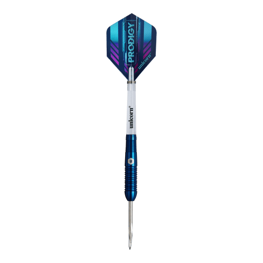 Unicorn Prodigy 02 Torpedo freccette in acciaio Das Bild zeigt einen Unicorn Prodigy 02 Torpedo Steeldart. Der Dartpfeil hat blaue und silberne Farben mit einer spitzen Metallspitze und einem modernen Flight-Design.