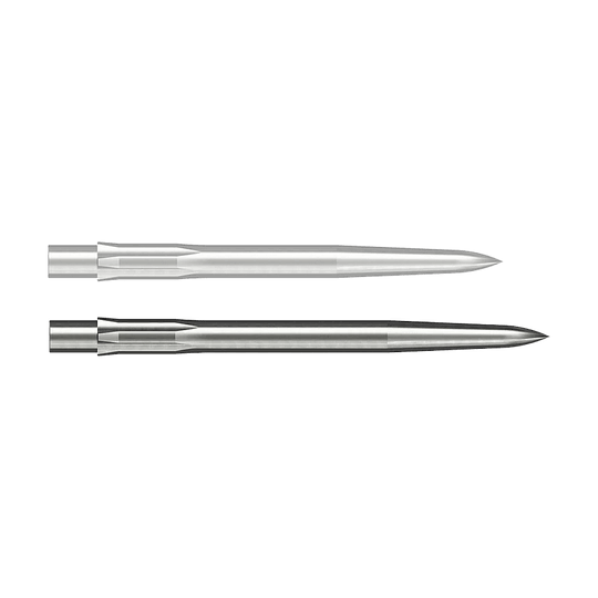 Punte per freccette in acciaio Caliburn System - Lisce - Argento Auf dem Bild sind zwei glatte, silberne Steeldartspitzen zu sehen. Sie liegen parallel nebeneinander auf weißem Hintergrund.