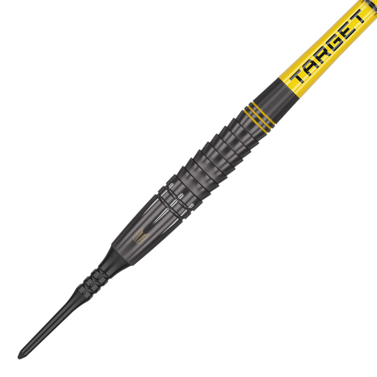 Freccette Target Scott Williams Shaggy Black Soft - 20 g Das Bild zeigt einen schwarzen Softdart mit gelben Akzenten und der Aufschrift "TARGET". Es handelt sich um das Produkt "Target Scott Williams Shaggy Black Softdarts - 20g".