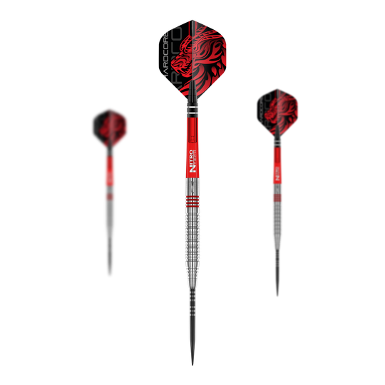 Red Dragon Jonny Clayton Original 2 freccette in acciaio Das Bild zeigt drei Red Dragon Jonny Clayton Original 2 Steeldarts. Die Darts haben rote und silberne Griffe sowie Flights mit einem roten Drachenmotiv.