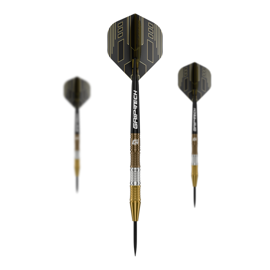 Freccette in acciaio al tungsteno GOAT Ceremony Das Bild zeigt drei "GOAT Ceremony Tungsten Steeldarts" mit schwarzen und goldenen Elementen. Der mittlere Dart ist im Fokus und zeigt den Schriftzug "GRIP-TECH" auf dem Schaft.