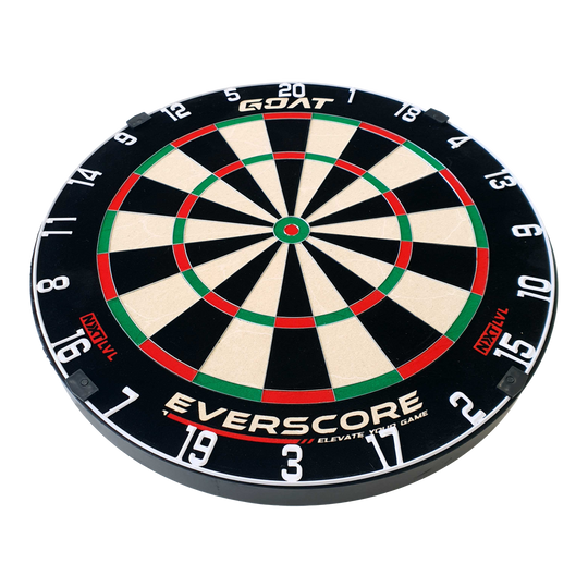 Bersaglio per freccette in acciaio GOAT Everscore Das Bild zeigt eine GOAT Everscore Steeldartboard. Die Dartscheibe ist rund und hat farbige Segmente sowie gut sichtbare Zahlen am Rand.