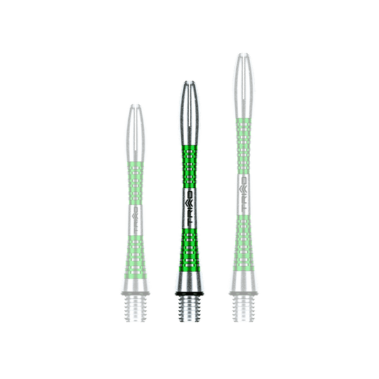Das Bild zeigt drei grüne Winmau Triad Aluminium Shafts in verschiedenen Längen. Die Shafts haben ein silbernes und grünes Design mit gerillter Oberfläche.