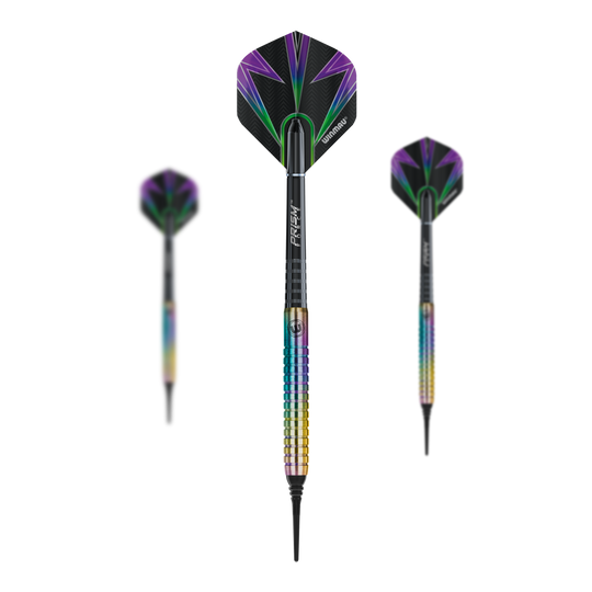 Freccette morbide Winmau Foxfire Urban - 20 g Das Bild zeigt drei Winmau Foxfire Urban Softdarts mit einem Gewicht von 20g. Die Darts haben auffällige, bunte Flights mit lila und grünen Blitzmustern sowie einen metallisch schimmernden Griff.