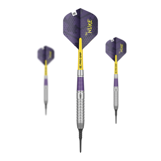 Freccette morbide Target Luke Littler in ottone - 19 g Dieses Bild zeigt das Set der Target Luke Littler Brass Softdarts - 19g. Im Set sind mehrere Dartpfeile des gleichen Modells enthalten.