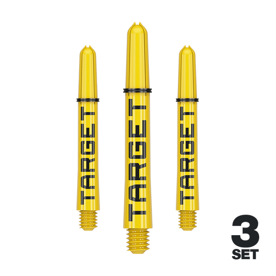 Aste Target Pro Grip TAG - 3 set - Giallo Das Bild zeigt drei gelbe Dart-Schäfte mit der Aufschrift "TARGET". Unten rechts steht "3 SET", was auf ein Set mit drei Stück hinweist.
