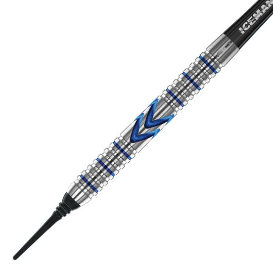 Freccette morbide Red Dragon Gerwyn Price Iceman Midnight Edition - 20 g Dies ist ein Softdart der Marke Red Dragon, Modell Gerwyn Price Iceman Midnight Edition mit 20 Gramm Gewicht. Der Dart hat ein silbernes Griffstück mit blauen Akzenten und einem markanten Zickzack-Muster.