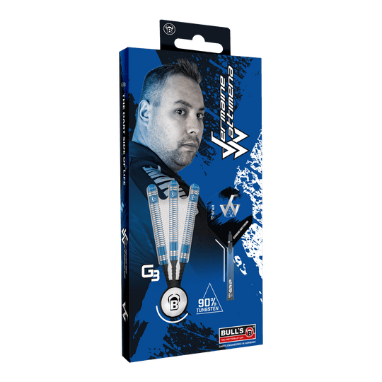 Bulls Jermaine Wattimena Generation 3 Soft Darts - 20 g Die Abbildung zeigt die Verpackung der Bulls Jermaine Wattimena Generation 3 Softdarts mit 20g Gewicht. Auf der Verpackung sind drei Darts sowie ein Porträt von Jermaine Wattimena und der Hinweis auf 90 % Tungsten zu sehen.