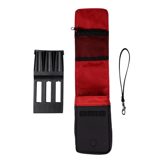 Abgebildet ist das Bulls NL Spacecase Softcase in den Farben Schwarz und Rot. Das Etui bietet Platz für Dartzubehör und Pfeile.