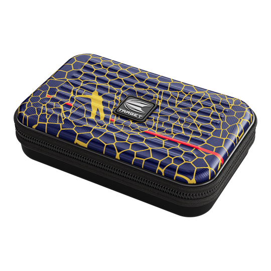 Custodia per freccette Target Takoma Josh Rock XL Das Bild zeigt das Produkt "Target Takoma Josh Rock XL Dartcase". Das Dartcase hat ein blaues Design mit gelben Linien und einem roten Streifen sowie ein zentrales "Target"-Logo.