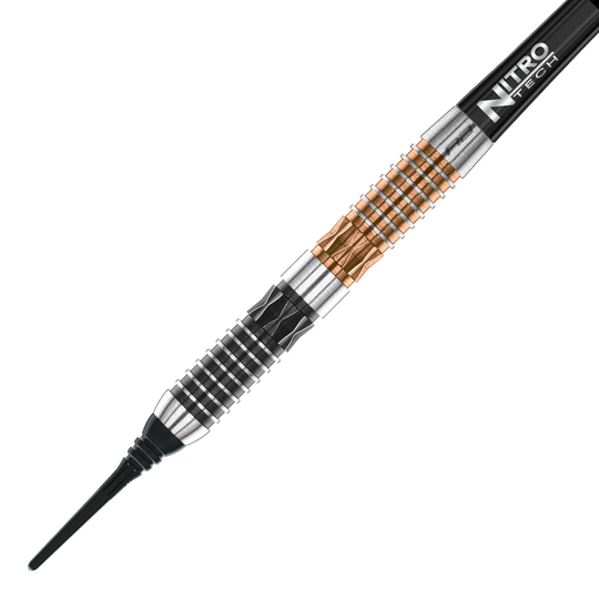 Freccette morbide Red Dragon Panterra - 20 g Das Bild zeigt einen Red Dragon Panterra Softdart mit einem Gewicht von 20g. Der Dartpfeil hat ein auffälliges Design mit schwarzen, silbernen und bronzefarbenen Elementen.
