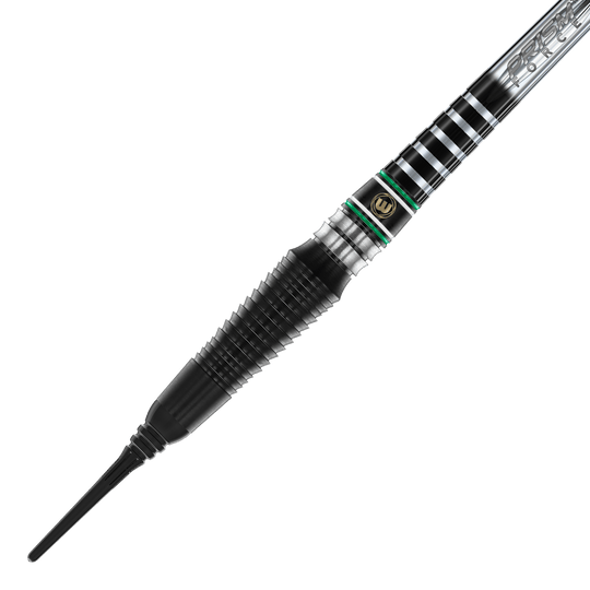 Freccette morbide Winmau Sniper Black 2025 - 20 g Auf dem Bild ist ein Winmau Sniper Black 2025 Softdart mit einem Gewicht von 20g zu sehen. Der Dart hat ein modernes, schwarzes Design mit silbernen und grünen Akzenten.
