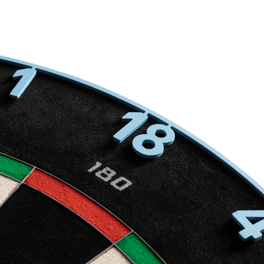 Bersaglio per freccette in acciaio Precise 180 Endorphine con anello numerato - Blu infinito Zu sehen ist das Precise 180 Endorphine Steeldartboard mit Nummernring in Infinity Blue. Es ist eine hochwertige Dartscheibe für ambitionierte Spieler.