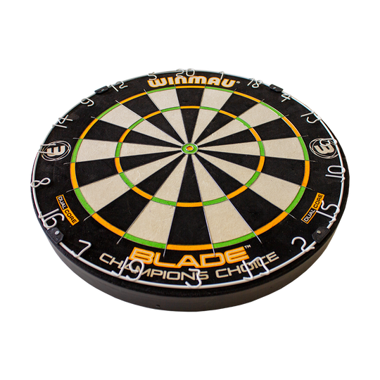 3023_Winmau_Champions_Choice_DualCore_Dartboard_2cXfejLAkxmfDA Winmau Champions Choice DualCore Dartboard präsentiert sich scharf umrissen. Die Spielfläche zeigt eine farbige Einteilung.