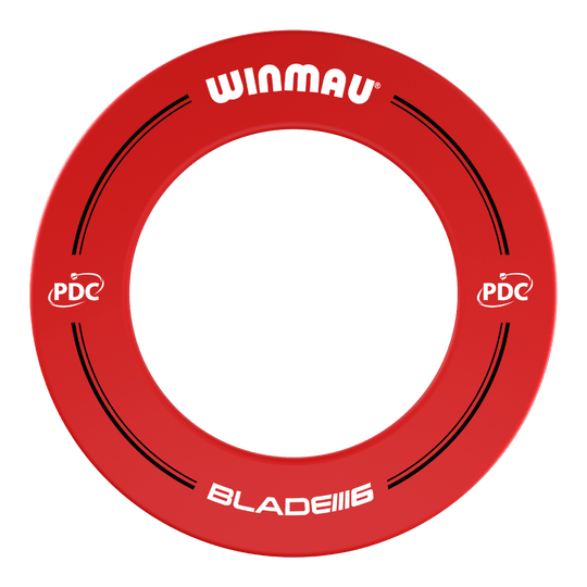 Winmau PDC Dartboard Surround - Rosso Das Bild zeigt einen roten Dartboard-Surround der Marke Winmau mit der Aufschrift "BLADE 6". Auf dem Ring sind außerdem PDC-Logos und schwarze Designelemente zu sehen.