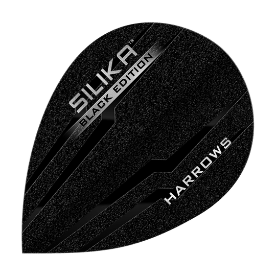 Voli di pere Harrow's Silica Black-Edition Dieses Bild zeigt das Produkt "Harrows Silika Black-Edition Pear Flights". Die Flights sind schwarz mit silbernen Akzenten und dem Text "SILIKA BLACK EDITION" sowie "HARROWS" darauf.