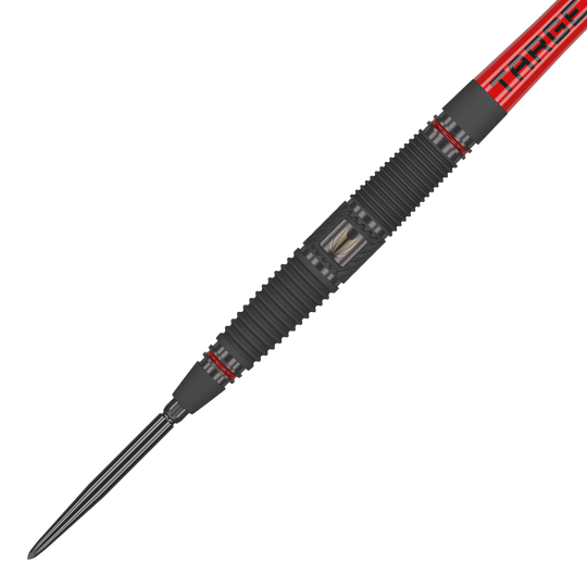 Target Scope 04 freccette in acciaio Swiss Point Das Bild zeigt einen Target Scope 04 Swiss Point Steeldart. Der Dart hat ein schwarzes, geriffeltes Griffstück mit roten Akzenten und einer silbernen Spitze.