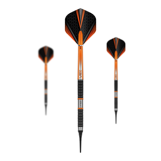 Red Dragon Amberjack 18 freccette morbide - 20 g Das Bild zeigt drei Softdarts des Modells „Red Dragon Amberjack 18 Softdarts - 20g“. Die Darts sind überwiegend orange und schwarz mit silbernen Rillen am Griff.