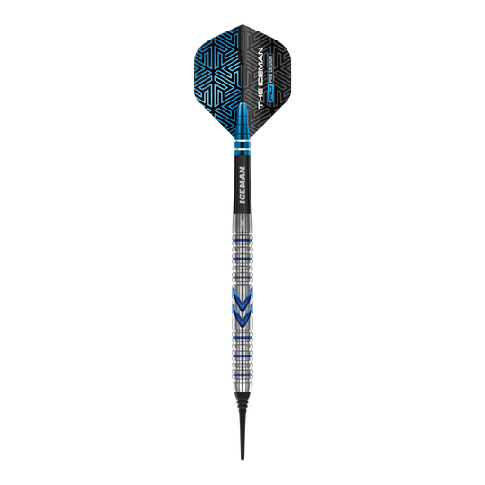 Freccette morbide Red Dragon Gerwyn Price Iceman Midnight Edition - 20 g Der abgebildete Softdart ist der "Red Dragon Gerwyn Price Iceman Midnight Edition" mit einem Gewicht von 20g. Er hat ein modernes Design mit silbernen und blauen Akzenten sowie einer schwarzen Flights mit blauen Mustern.