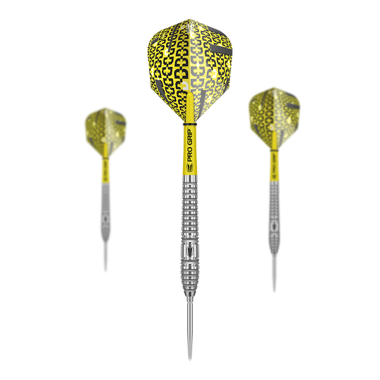 Target Bolide 03 freccette in acciaio Swiss Point Das Bild zeigt drei Target Bolide 03 Swiss Point Steeldarts mit gelb-schwarzen Flights und silbernen Barrels. Die Darts haben einen "Pro Grip"-Schaft und eine metallene Spitze.
