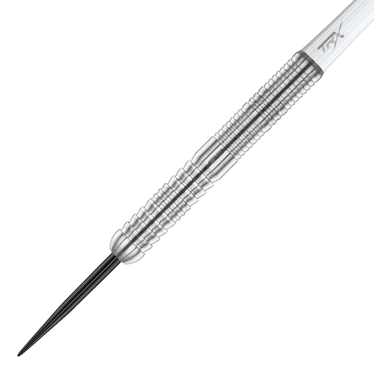 Red Dragon Seren 1 Pure Steeldarts Das Bild zeigt einen einzelnen Red Dragon Seren 1 Pure Steeldart. Der Dartpfeil besteht aus silbernem Metall mit fein gearbeiteten Rillen für besseren Halt.