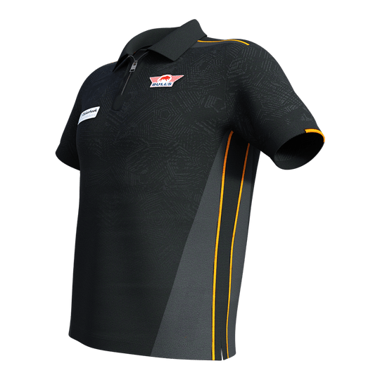 Maglia gara Bulls NL Dirk Van Duijvenbode 2025 Dieses Bild zeigt das Bulls NL Dirk Van Duijvenbode Matchshirt 2025. Das Shirt ist überwiegend schwarz mit gelben Akzenten und besitzt einen kurzen Reißverschluss am Kragen.
