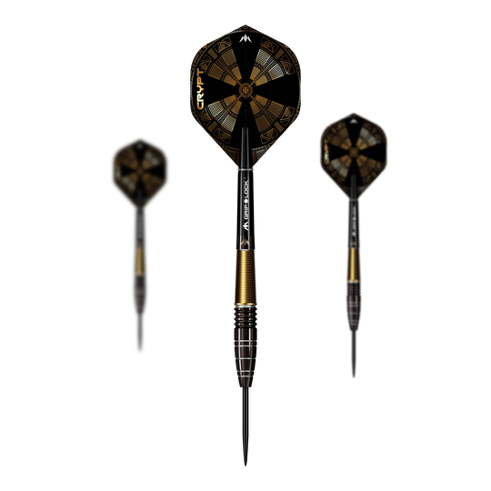 Freccette in acciaio Mission Crypt modello 1 - 22 g Die Abbildung zeigt drei Steeldarts des Modells "Mission Crypt Model 1" mit einem Gewicht von 22g. Die Darts sind schwarz-golden gestaltet und haben ein modernes, geometrisches Flight-Design.