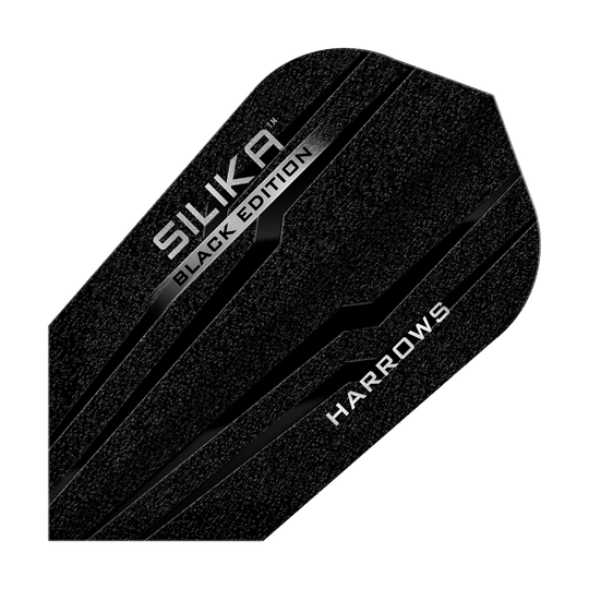 Alette sottili Harrows Silika Black Edition Das Bild zeigt das Produkt "Harrows Silika Black-Edition Slim Flights". Die Dart-Flights sind schwarz mit silbernen Schriftzügen und einem modernen Design.