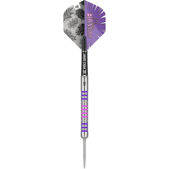 190221_Target_Elanor_Cairns_GEN1_Swiss_Point_Steeldarts_1GmihTg3VuN3IB Der abgebildete Dart ist der "Target Eleanor Cairns GEN1 Swiss Point Steeldart - 24g". Er besitzt ein auffälliges Design mit lila, silbernen und pinken Akzenten sowie einer gemusterten Flight.