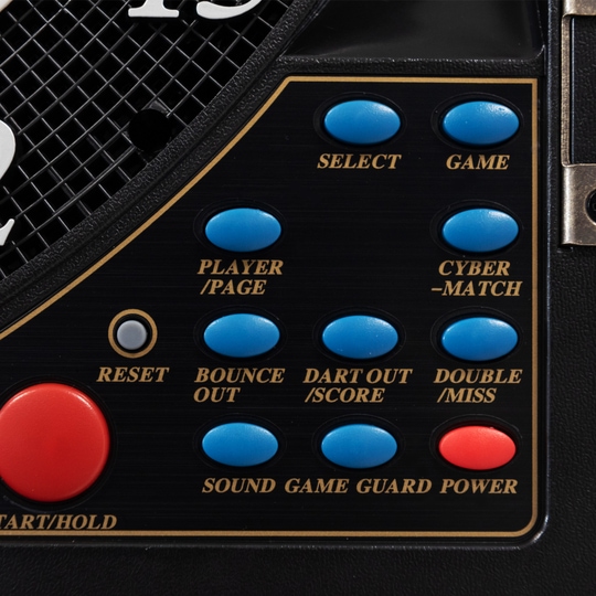 Bersaglio elettronico CB 90 versione torneo Das Bild zeigt die Tasten und Bedienfelder einer elektronischen Dartscheibe CB 90 Turnierausführung. Mehrere blaue und rote Knöpfe sind mit verschiedenen Funktionen wie "SELECT", "GAME", "POWER" und "RESET" beschriftet.