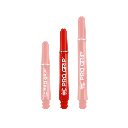 Target Pro Grip Shafts - 3 set - Rosso Das Bild zeigt drei rote "Pro Grip" Shafts für Dartpfeile in unterschiedlichen Längen. Alle drei Shafts haben die weiße Aufschrift "PRO GRIP" und ein Logo.