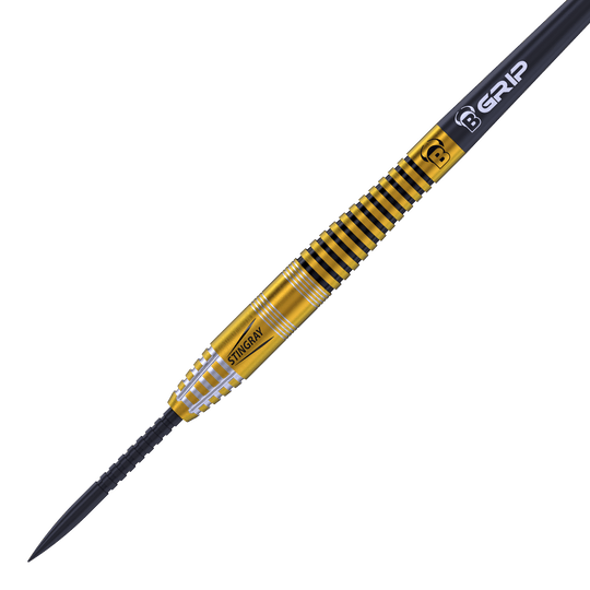 Freccette in acciaio Bulls Stingray ST3 Das Bild zeigt einen Bulls Stingray ST3 Steeldart. Der Dart ist goldfarben mit schwarzen und silbernen Rillen und hat die Aufschrift „STINGRAY“.