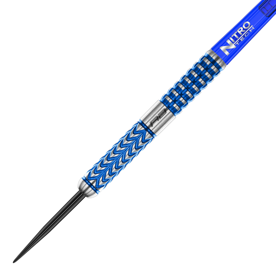 Freccette in acciaio Red Dragon Gerwyn Price Glacier Das Bild zeigt einen stilvollen Steeldart mit blauen und silbernen Akzenten. Der Schaft trägt die Aufschrift „Nitro Tech“ und das Dartdesign ist modern und griffig.