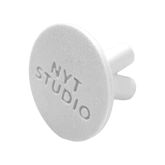 Portafreccette compatto NYT Studio Abgebildet ist ein weißer, kompakter Darthalter von NYTStudio. Das Modell trägt den Namen '678_NYTStudio_Compact_Darthalter_Wei_3'.