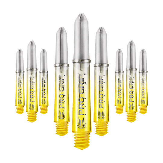 Aste Target Pro Grip Vision - 3 set - Giallo Das Bild zeigt neun gelbe Dartschäfte mit silberfarbenen Spitzen, auf denen "PRO GRIP VISION" steht. Sie sind in einer leicht gebogenen Reihe angeordnet.