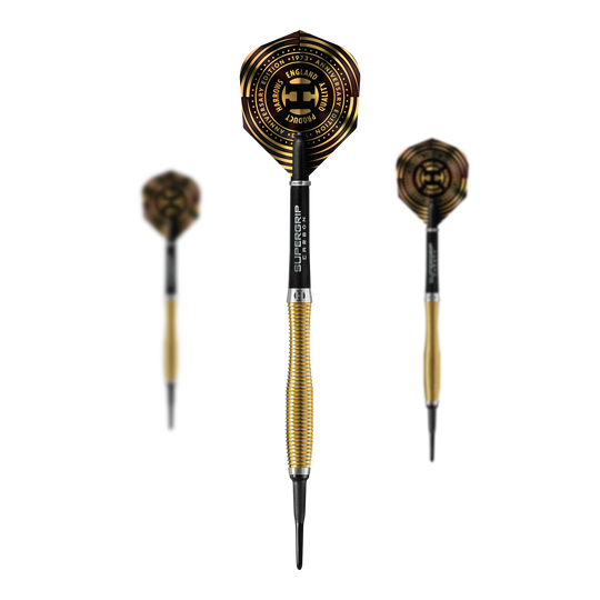 Freccette morbide V-Wing Harrows Anniversary Edition - 18 g Das Bild zeigt drei gold-schwarze Softdarts der Marke Harrows Anniversary Edition V-Wing mit 18g Gewicht. Die Flights tragen das Harrows-Logo und sind mit einem besonderen Jubiläumsdesign verziert.