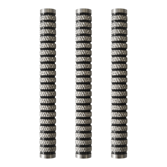Bersagli morbidi McDart con anello nero zigrinato - 18 g Das Bild zeigt die McDart Black Ring Knurled Softdart Barrels mit einem Gewicht von 18g. Die Barrels sind speziell für Softdarts und zeichnen sich durch eine gerändelte Oberfläche aus.