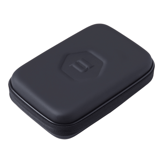 Custodia per freccette Unicorn Ultra 3UP Medium - Nero Dies ist ein schwarzes Dartcase namens "Unicorn Ultra 3UP Medium". Das Etui hat eine harte Außenhülle mit einem Reißverschluss und eingeprägtem Logo.