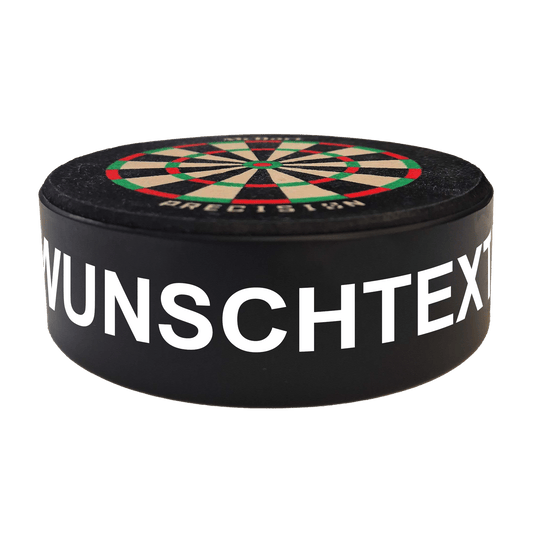 Bersaglio mini McDart Precision con testo personalizzato Dieses Bild zeigt ein Produktbild mit dem Dateinamen 765_McDart_Mini_Precision_Dartboard_Darthalter_2_Arial. Das genaue Produkt ist nicht angegeben.
