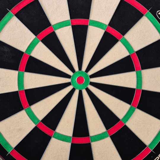 Bersaglio per freccette in acciaio Winmau Blade X ProCore Hier ist das Winmau Blade X ProCore Steeldartboard abgebildet. Die Dartscheibe eignet sich besonders für Profi-Dartspiele.