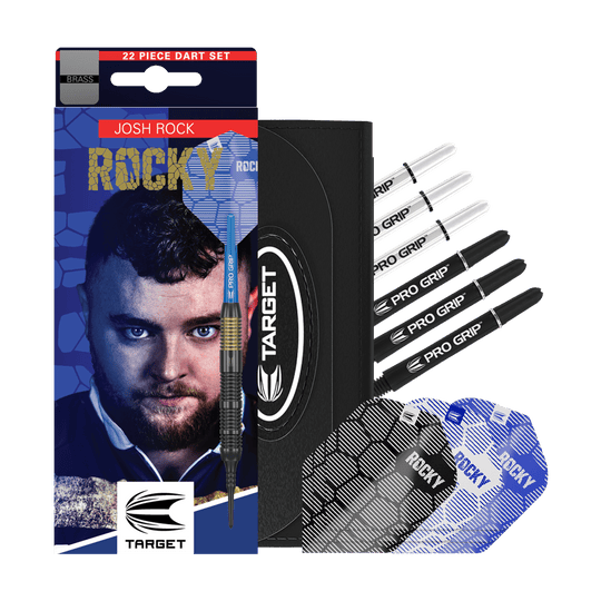 Freccette morbide Target Josh Rock Brass - 18 g Das Bild zeigt das Produkt "Target Josh Rock Brass Softdarts - 18g" mit Zubehör wie Flights und Shafts. Auf der Verpackung ist ein Porträt sowie der Name des Spielers Josh Rock zu sehen.