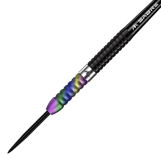 Missione Matt Edgar Steeldarts Das Bild zeigt einen Mission Matt Edgar Steeldart mit einem bunten, regenbogenfarbenen Griff. Der Dart hat ein schwarzes Schaftstück und eine scharfe Spitze.