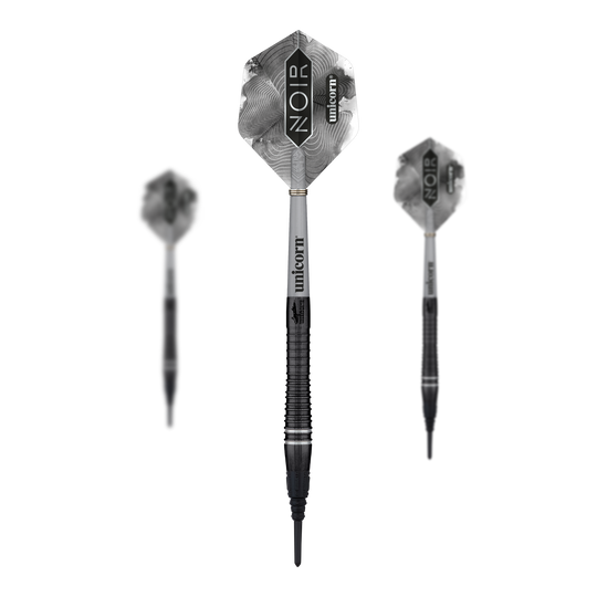 Campione del mondo Unicorn Gary Anderson Noir Fase 6 Soft Darts Das Bild zeigt drei stilvolle Softdarts der Marke Unicorn in schwarzem Design. Auf den Flights steht "NOIR" und "Unicorn", und es handelt sich um das Modell "World Champion Gary Anderson Noir Phase 6".