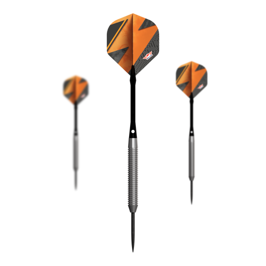 Bulls NL Lightning Freccette in acciaio arancioni Das Bild zeigt drei Steeldarts der Marke "Bulls NL Lightning Orange". Die Darts haben einen auffälligen orange-schwarzen Flight und einen silbernen Schaft.