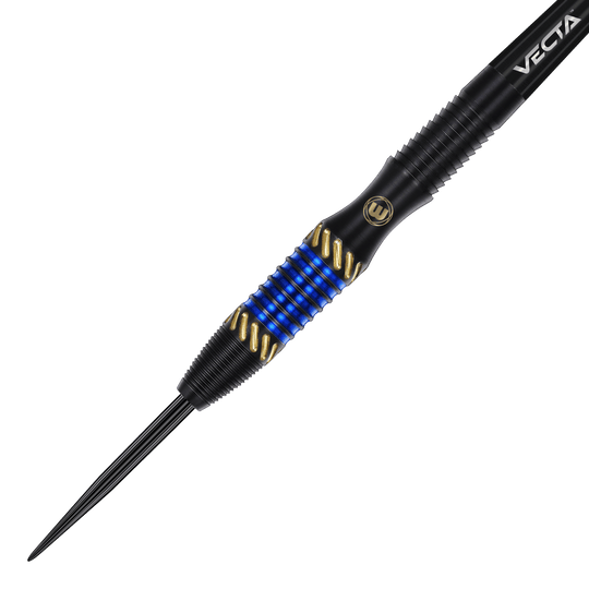 Freccette in acciaio Winmau Rashad Sweeting - 24 g Der Winmau Rashad Sweeting Steeldart - 24g ist ein eleganter Dartpfeil in Schwarz mit goldenen und blauen Akzenten. Er verfügt über eine strukturierte Griffzone und ein modernes Design.