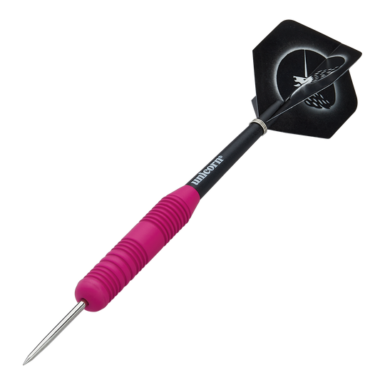 Freccette in acciaio rosa gommate Unicorn Core Plus Das Bild zeigt einen Unicorn Core Plus Steeldart mit einem pinken, gummierten Griff. Der Dart hat eine schwarze Spitze und einen schwarzen Flight mit weißem Muster.