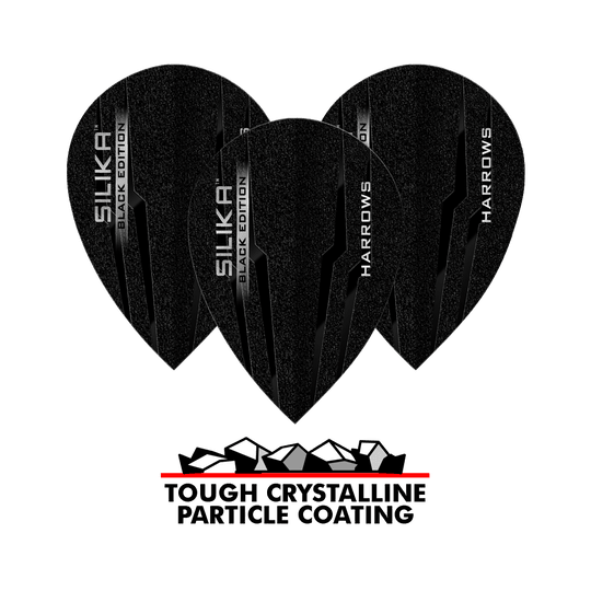 Voli di pere Harrow's Silica Black-Edition Das Bild zeigt die Harrows Silika Black-Edition Pear Flights, die in Schwarz mit silberner Beschriftung gestaltet sind. Unten im Bild steht „TOUGH CRYSTALLINE PARTICLE COATING“, was auf eine widerstandsfähige, kristalline Beschichtung hinweist.