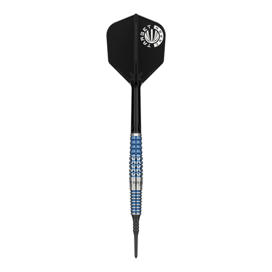 Target Japan Toru Suzuki Sereno GEN2 Freccette morbide - 20 g Das Bild zeigt einen Softdart der Marke Target Japan, Modell Toru Suzuki Sereno GEN2 mit 20g Gewicht. Der Dart hat ein auffälliges Design mit einem schwarz-blauen Griff und schwarzer Flight mit weißem Logo.